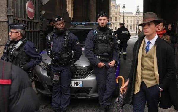 El misterioso "detective del Louvre" era un transeúnte de 15 años