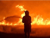 En plena ola de calor en Chile: nueve incendios forestales se mantienen en combate en el país