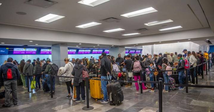 México invertirá más de 129 mil millones en modernizar aeropuertos y carreteras