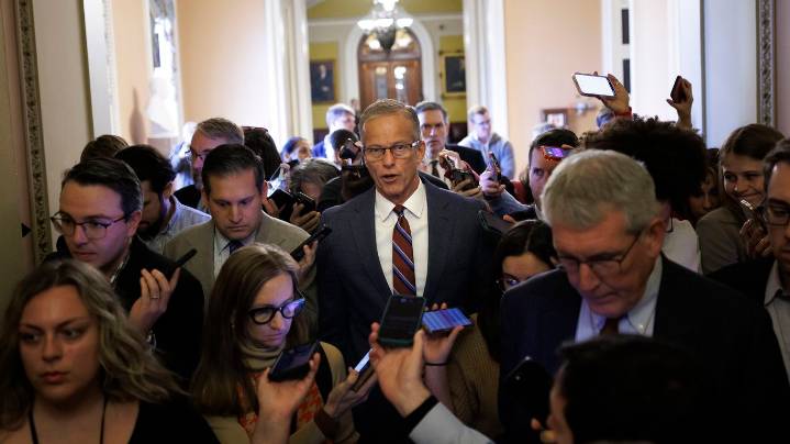 Senate passes package to end record government shutdown