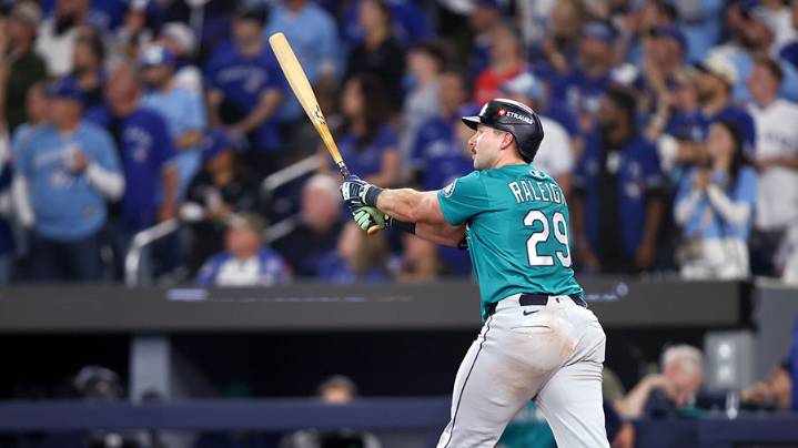 Seattle Mariners: Raleigh wins Silver Slugger, but not Julio
