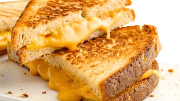 This Cheese-To-Bread Ratio Gives You A Perfectly Gooey Grilled Cheese Without Going Overboard