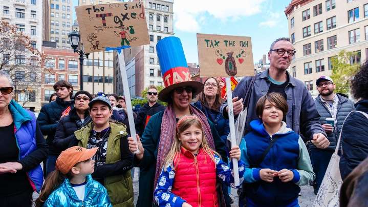 Zohran Mamdani backers in Manhattan rally for mayor