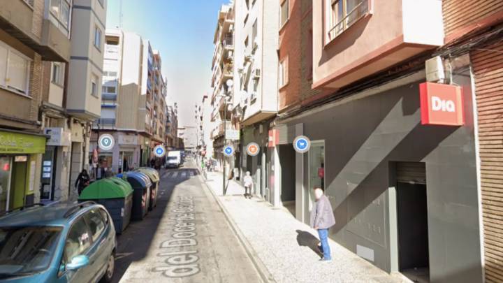 La Policía salva la vida de una mujer que se desplomó en un supermercado de Zaragoza