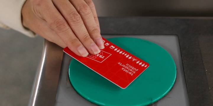 El riesgo del abono de transporte digital de Madrid: un fallo técnico te puede obligar a pagar