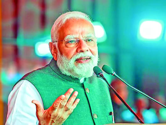 India moving fast on path of development: PM