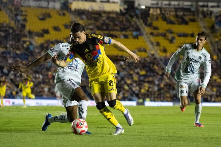 América derrota al León y se acerca al liderato