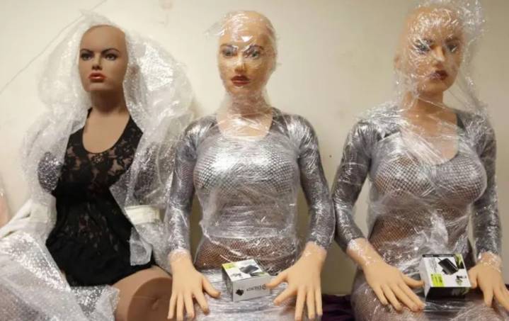 Escándalo en Francia: investigan a Shein, AliExpress, Temu y Wish por vender muñecas sexuales con rasgos infantiles