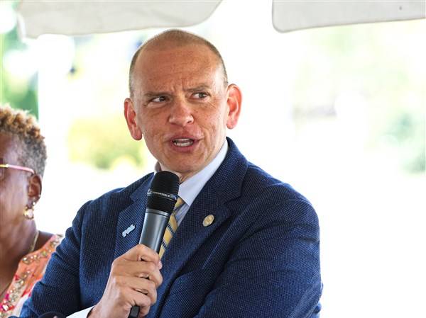 Toledo Mayor Wade Kapszukiewicz has big early lead over challenger Torres