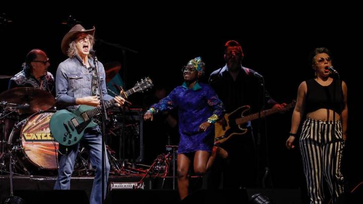 The Waterboys (★★★★✩), a toda máquina