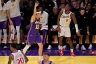 Deadspin | NBA roundup: Lakers win 5th straight, clinch West Group B