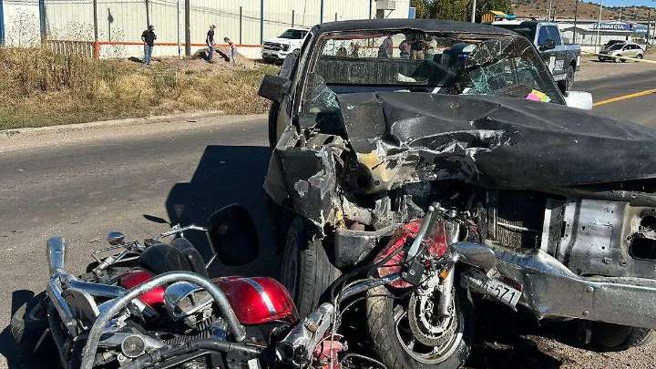 Choque entre pickup y motocicleta en Álvaro Obregón deja a un hombre sin vida