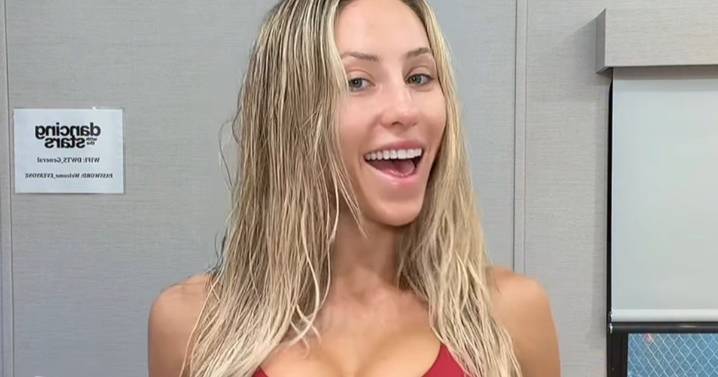 Alix Earle Flaunts Her Abs in Sports Bra