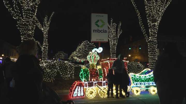 'It's Just So Much Fun' | Christmas Light extravaganza kicks off in downtown Macon drawing thousands to celebrate the season