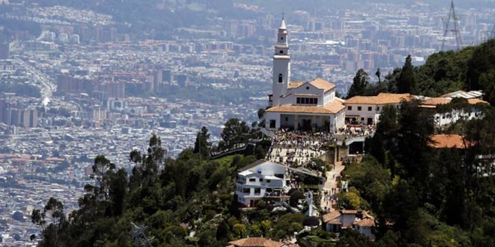Ciudadano extranjero se perdió en el cerro de Monserrate, en Bogotá: con drones, perros y un helicóptero adelantan la búsqueda