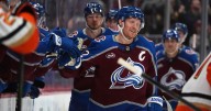 Gabriel Landeskog scores 1st regular