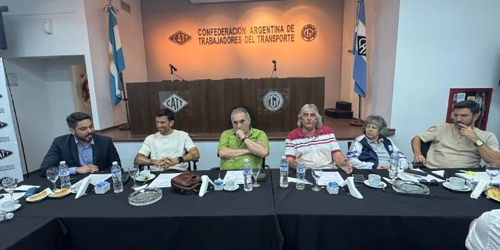 Los sindicatos del transporte darán pelea contra la reforma laboral aliados a la CGT o de manera diferenciada