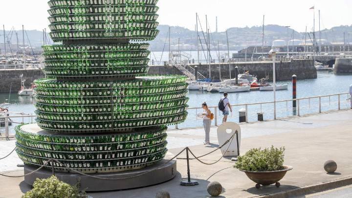 El árbol de Navidad más original del mundo está en esta localidad de Asturias, no tiene ramas ni está hecho de luces, y pesa tanto como 20 vacas