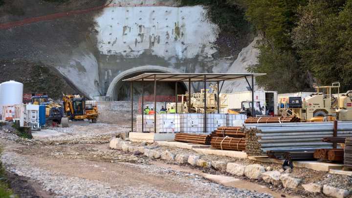 La Delegación del Gobierno no aclara por qué hubo voladuras sin autorización en los túneles de Belate