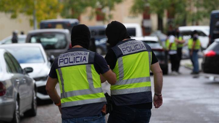 Cae un grupo criminal que estrellaba coches contra escaparates de tiendas para robar en Extremadura