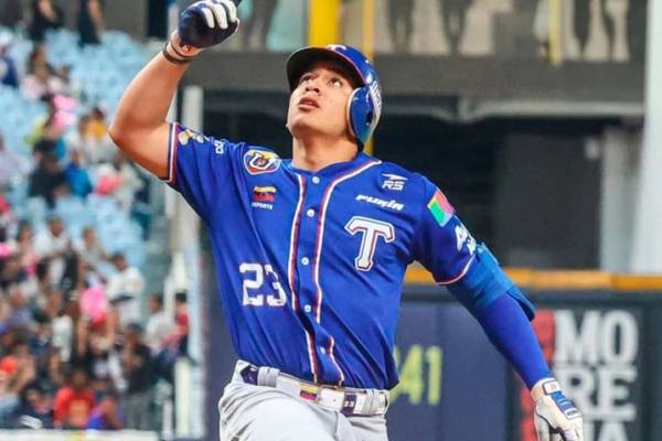 Jadher Areinamo de Tiburones se llevó todos los reflectores en la primera mitad de temporada LVBP