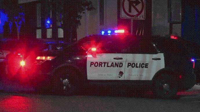 2 Portland police officers hurt in crash in NE Portland