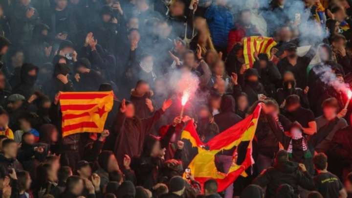 Los ultras independentistas se vanaglorian de quemar una bandera de España en Montjuic: "Una lucha"