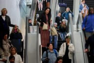 Impacto del Cierre del Gobierno de EE.UU.: Aeropuertos y Supermercados en Crisis