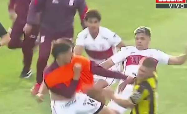 Escándalo en Deportivo Madryn vs Deportivo Morón: feroz pelea en la cancha