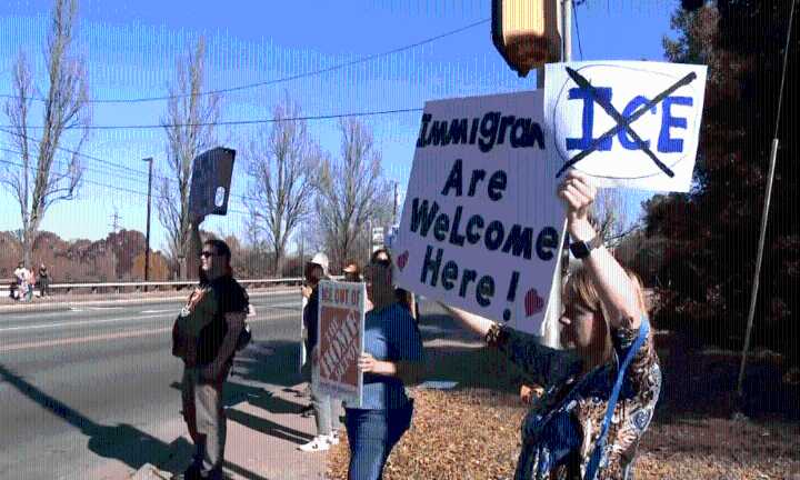 Comunidades se movilizan contra las operaciones de inmigración en Raleigh y Charlotte