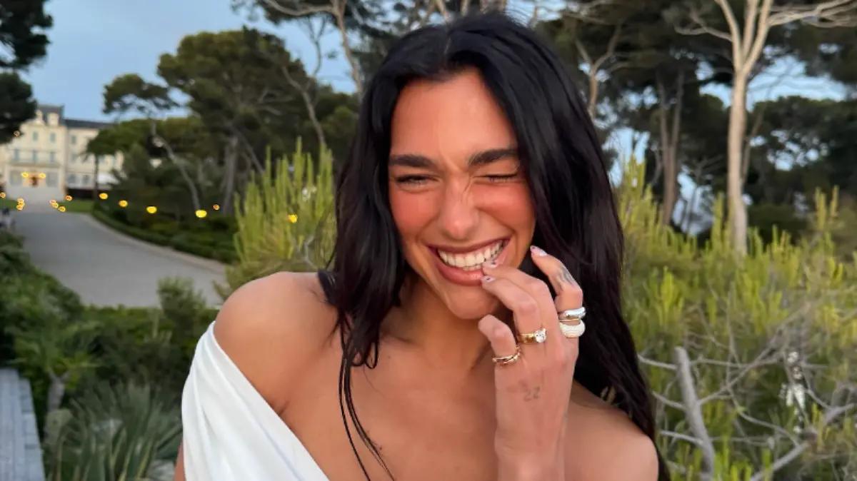 Con un español perfecto, Dua Lipa interpretó “De música ligera” de Soda Stereo en su Radical Optimism Tour