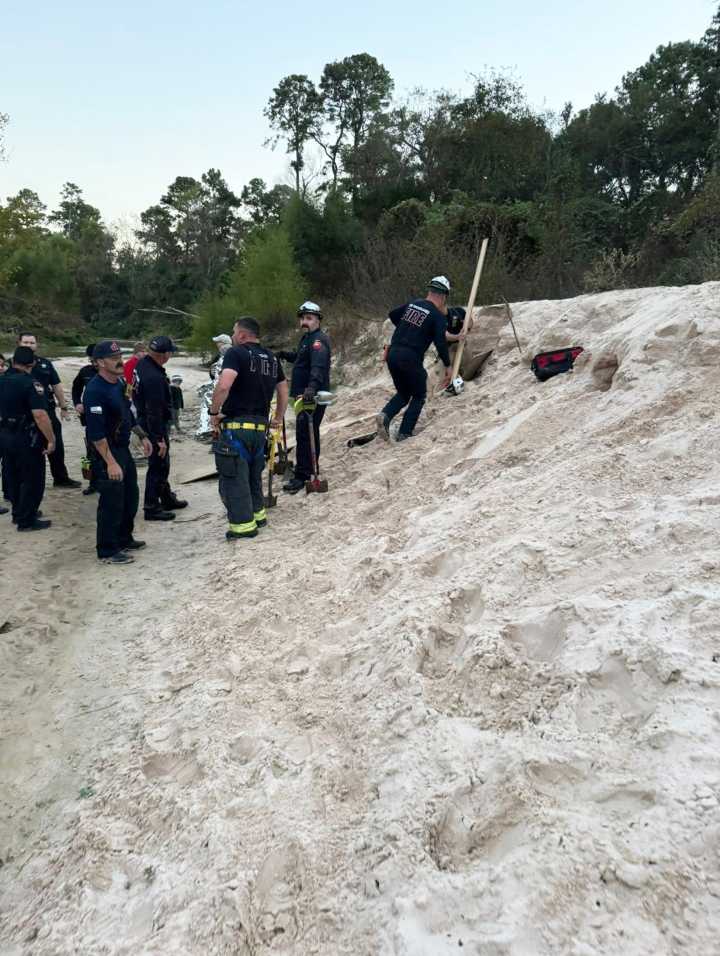 Girl, 12, rescued after sand hole collapses during Thanksgiving outing: Officials