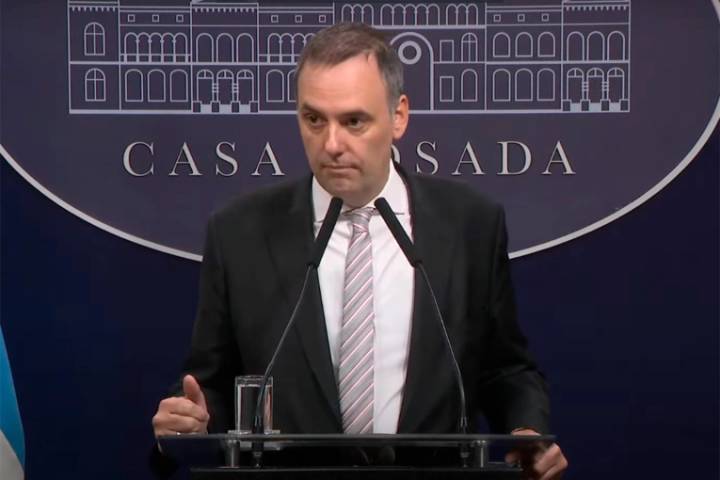 Con auditorías y reuniones periódicas, Adorni fija el rumbo del Gabinete