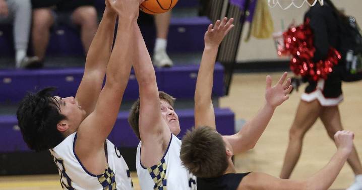 Photos: Earlville vs. Marquette boys basketball in the Huskers Hardwood Tip