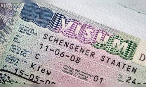 EU toughens visa rules for Russian travellers