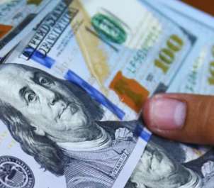 Dólar cae ligeramente y cotiza en $3.749,47 COP al abrir el 18 de noviembre