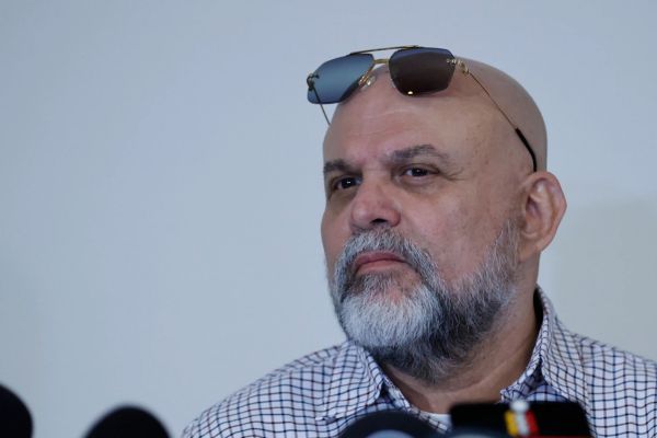 Mancuso se echa para atrás: ahora dice que Uribe no tuvo vínculos con las AUC y le pide perdón