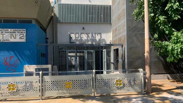 Identificaron al joven que apuñaló a otro en la EPET N°2: sus mismos compañeros lo encubrían