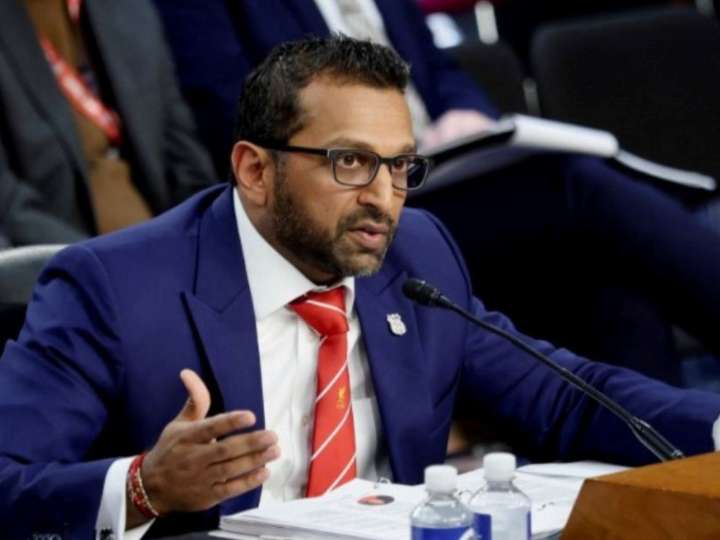 Otro escándalo en el FBI: Kash Patel hizo regalos diplomáticos inspirados en pistolas de juguete a un país con estricto control de armas