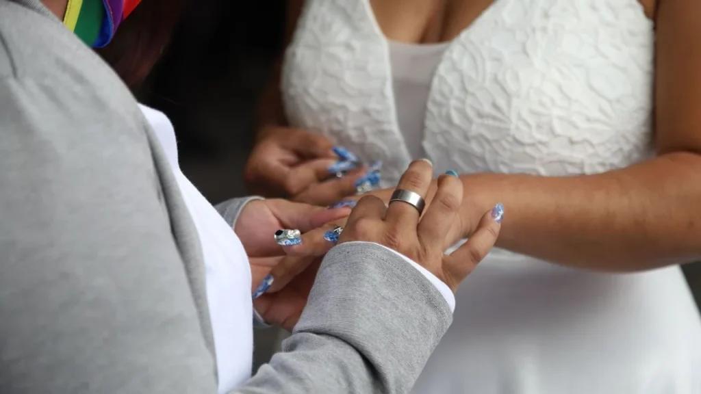 Avalan en comisiones matrimonio igualitario en Guanajuato