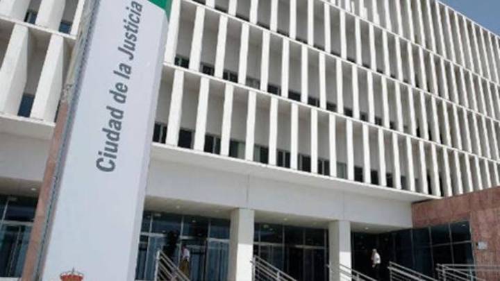 Entra en prisión el hombre acusado de asesinar a puñaladas a su exmujer en Rincón de la Victoria