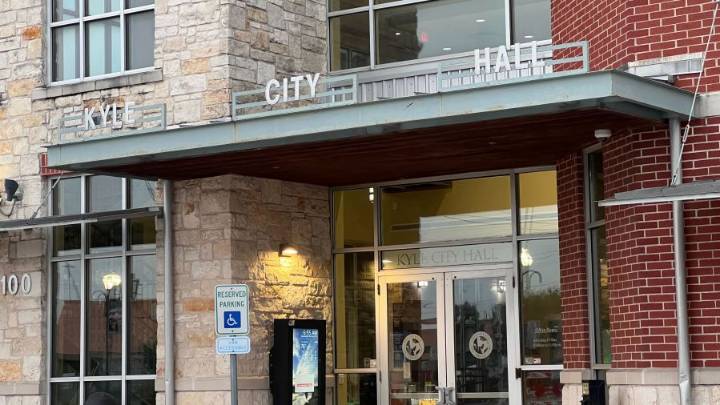 These two candidates are vying to become Kyle’s next mayor in Dec. runoff