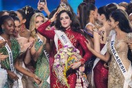 Miss Mexico is crowned Miss Universe at a pageant where she stood up to a host's bullying