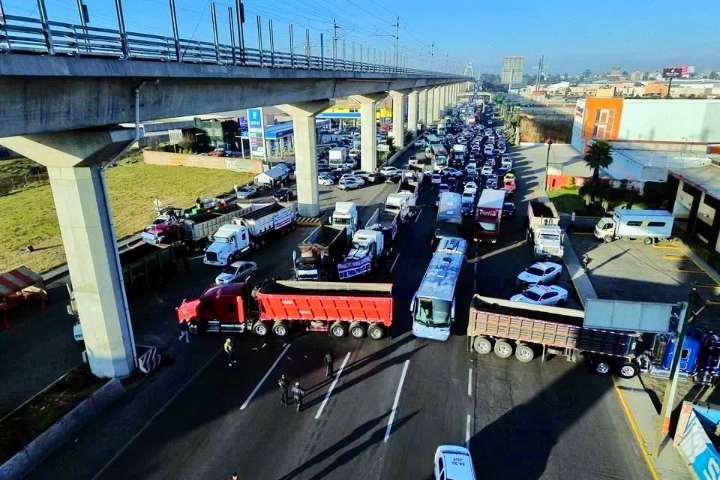 Megabloqueo nacional paraliza carreteras en 26 estados y desencadena alarma por desabasto inminente