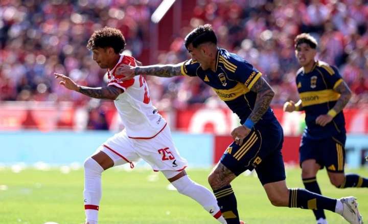 Boca le ganó a Estudiantes sobre la hora y es líder en su zona