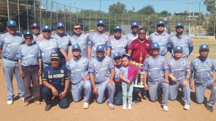 Francisca Moreno pega de batazos y se impone a Sastrería Monterrey en Riberas del Bravo