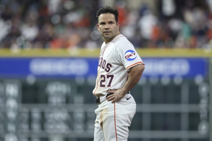 Deadspin | Astros 2B Jose Altuve (foot) will be ready for spring training