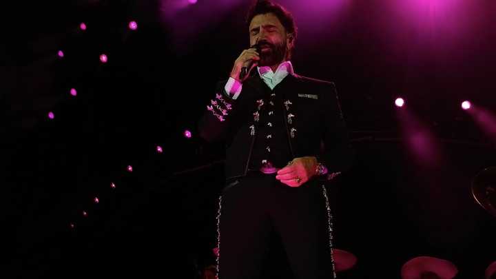 Alejandro Fernández vibro en un homenaje inolvidable con de “Rey a Rey” en SLP