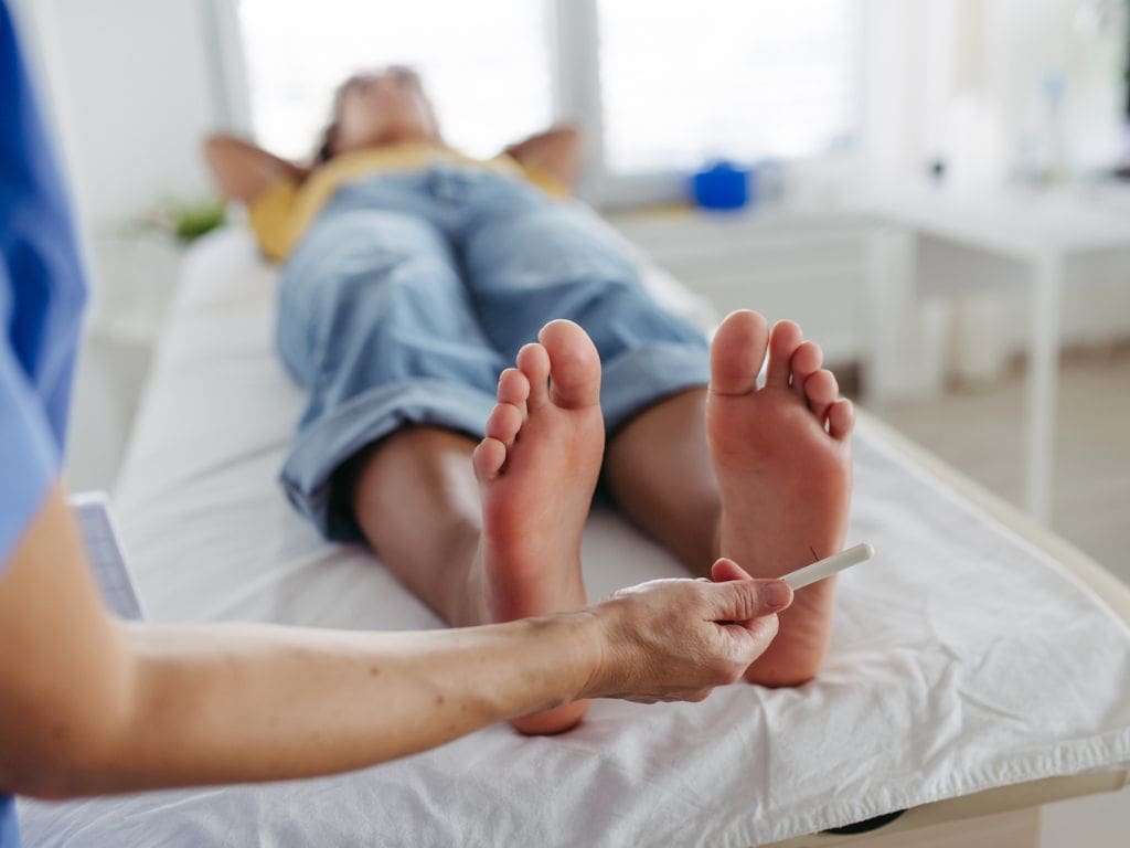 Pie diabético: la grave complicación que crece en Chile, pero que se puede prevenir