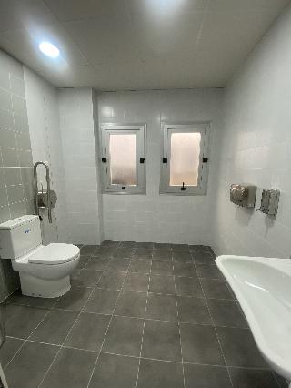 Finalizadas las obras de remodelación de los aseos de la estación de autobuses de Jerez de los Caballeros